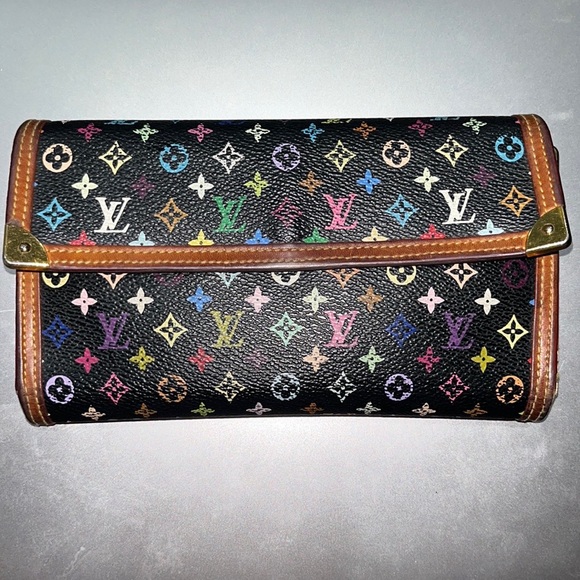 LOUIS VUITTON Epi Porte Tresor International Black Wallet